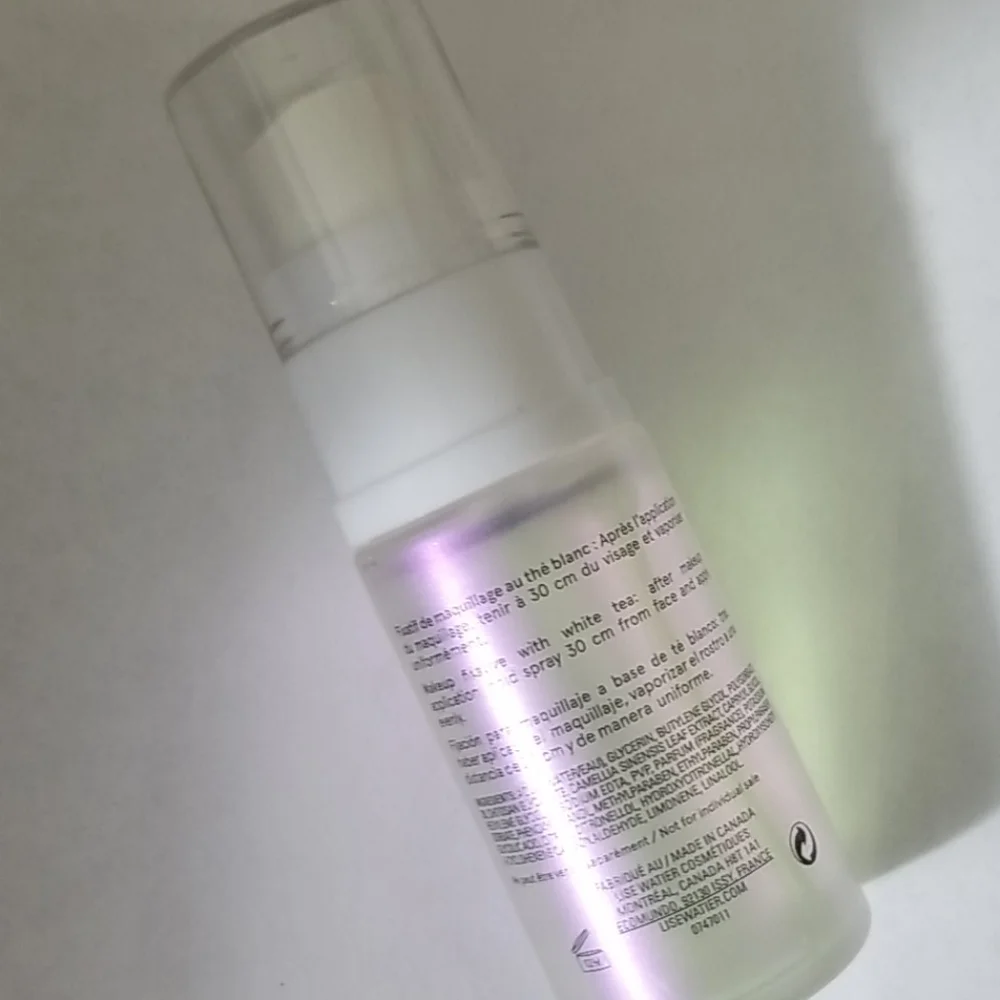 4/25 Bundle Item. Lise Watier Makeup Fixative